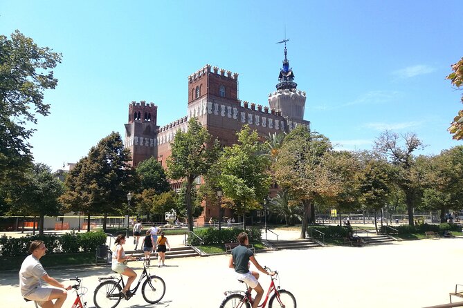 Guided Tour Ciutadella Park Nature, Triumphal Arch and Gaudí in Barcelona. - Gaudí’s waterfall and the Chariot of Dawn