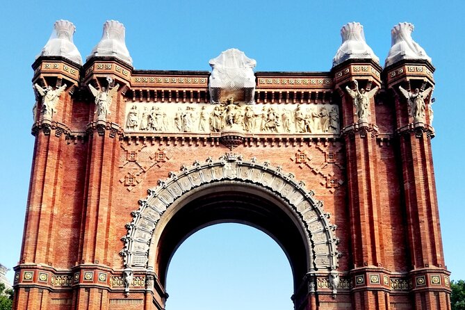 Guided Tour Ciutadella Park Nature, Triumphal Arch and Gaudí in Barcelona. - What the short format does well