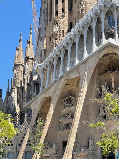 Guided Tour of Sagrada Familia - Gaudi's dream - Starting outside Kurz&Gut Gaudi restaurant