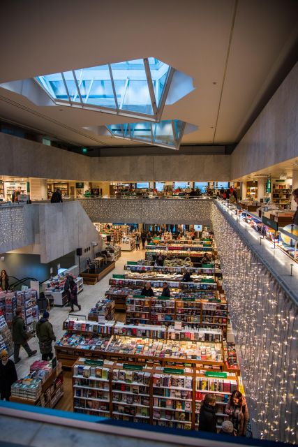 Helsinki: Architecture Walking Tour with Expert - Weather, pace, and practical comfort