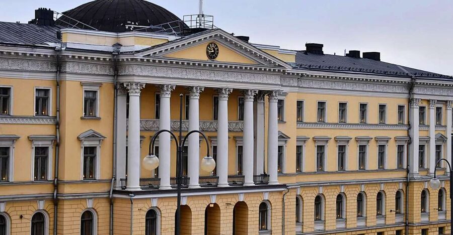 Helsinki: Architecture Walking Tour with Expert - Senate Square and the formal face of Helsinki