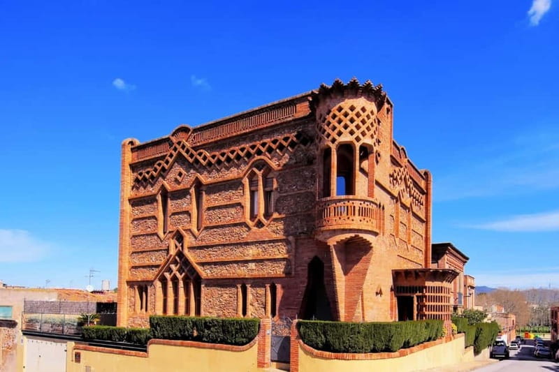 Highlights Guided visit to Gaudi's Crypt and Colonia Güell - Useful booking advice