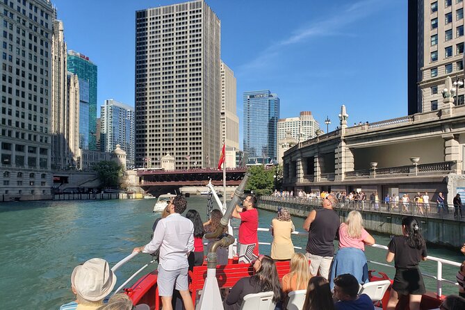 Historical and Architectural Chicago Fireboat River & Lake Cruise - One hour on Lake Michigan