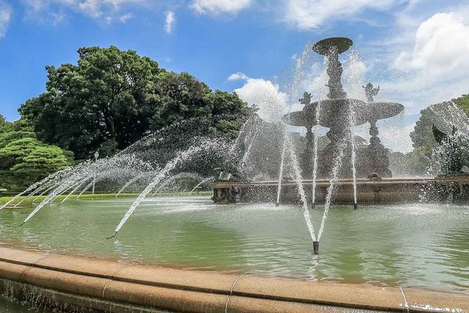 Japanese Garden & Western Architecture: Akasaka exploration tour - Akasaka Palace and Japan’s ceremonial face