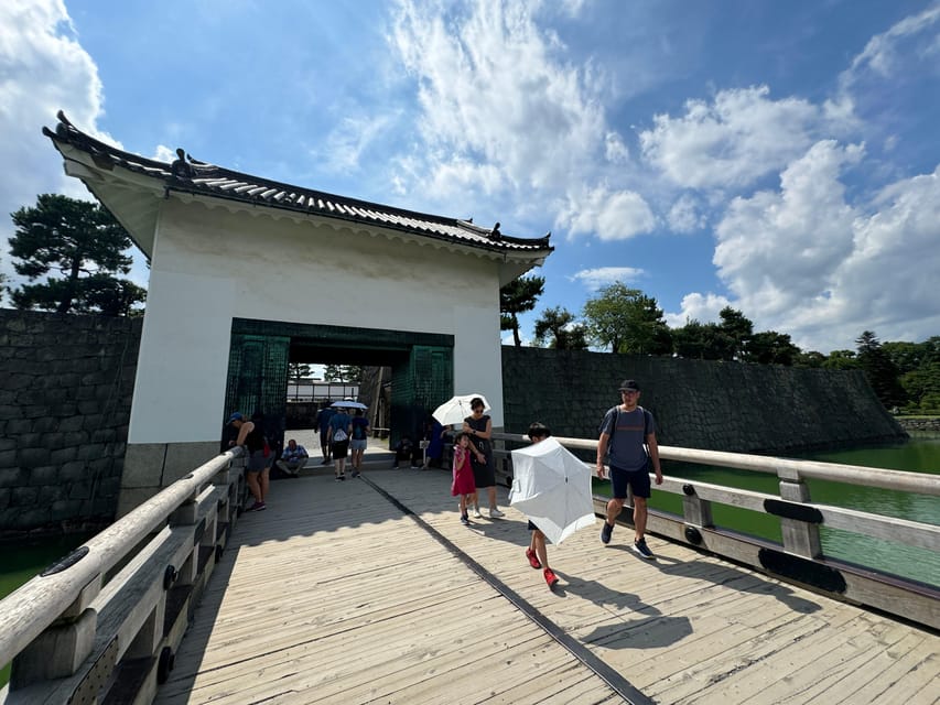 Kyoto: Nijo Castle & Gardens 2-Hour Guided Tour - What the guide adds to the visit