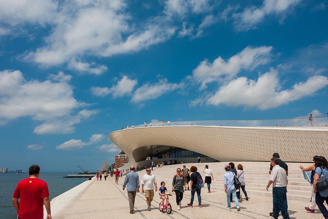 Lisbon Contemporary Architecture - What the private format changes