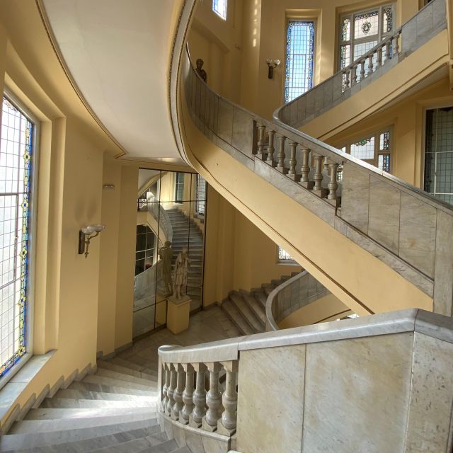 Madrid: Gran Vía Rooftops and Architecture Tour - What the architect guide adds