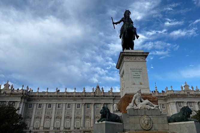 Madrid Historic with an architect : Arabs, Austrias and Bourbons - Plaza de Ramales and Madrid’s church history