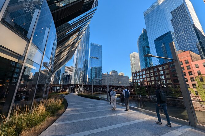 Marvels & Feats: An Engineer's Tour of Chicago Architecture - Forty-five minutes beside the Chicago River