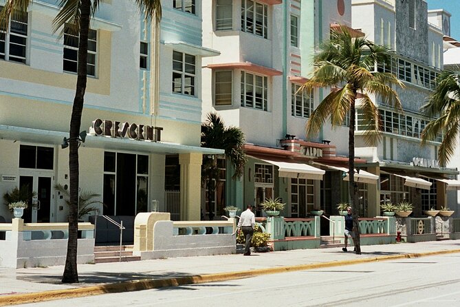 Miami Art Deco Private Walking Tour - What the guides add to the experience