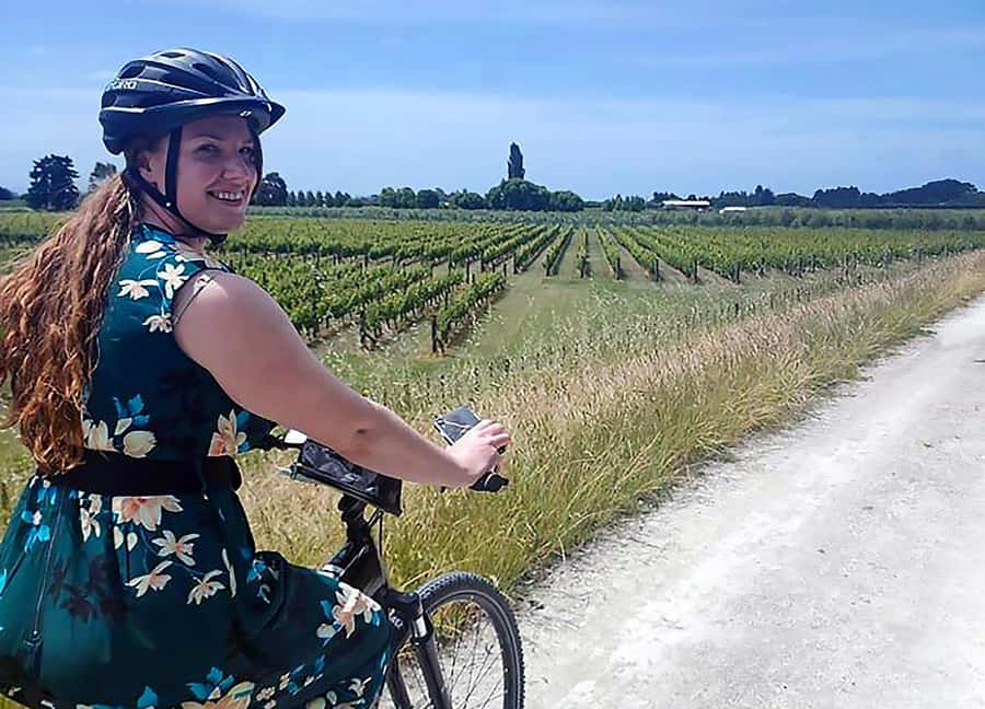 Napier: Art Deco Bike Ride and Wineries Loop - Coastal cycling with Cape Kidnappers in view