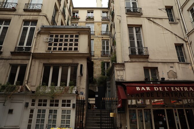 Neoclassical Paris Architecture 2-Hour Private Walking Tour - What the guide adds to the experience