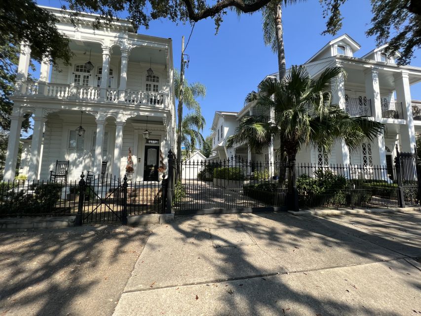 New Orleans : Garden District Architecture Walking tour - Scarlett O’Hara, Anne Rice, and the stories attached to place
