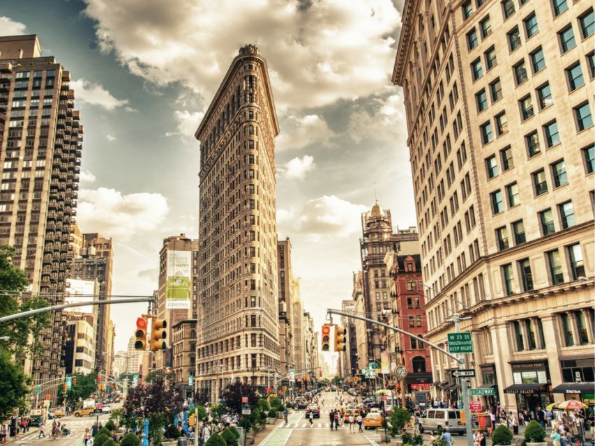 New York City: Flatiron Food, History, and Architecture Tour - Madison Square Park and the famous Flatiron view