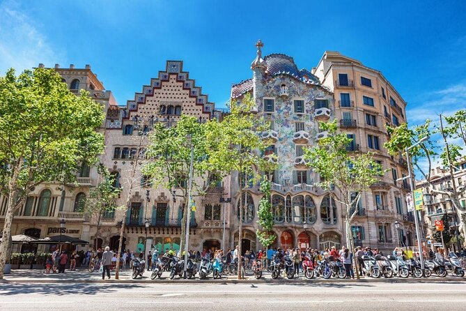 Night Tapas Walking Tour in Barcelona Modernist Area with Small Group and Dinner - What the $107.41 price really covers