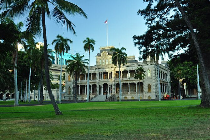 O‘ahu Highlights Private Guided Tour: Landmarks & Architecture - Kalākaua Avenue and the Waikīkī introduction
