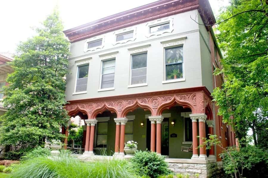 Old Louisville: History and Architecture Walking Tour - Guide quality is the heart of the experience