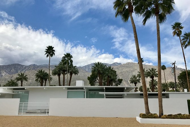 Palm Springs Modernism Architecture & History Bike Tour - Brennan’s guiding style and the value of a small group