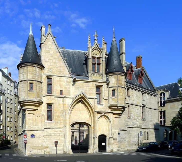 Paris: Discover the hidden architecture gems of Le Marais - Starting at Saint-Paul on Rue Saint-Antoine