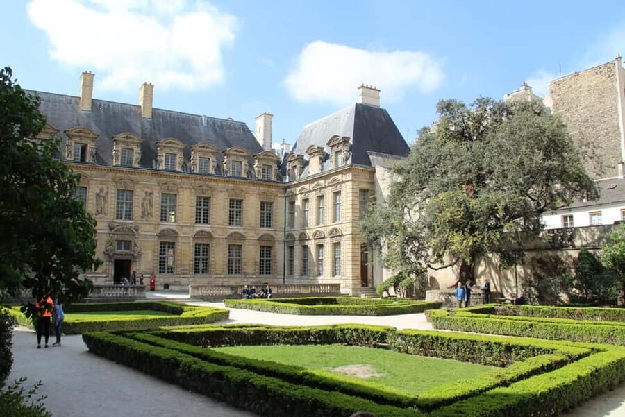 Paris: Discover the hidden architecture gems of Le Marais - Medieval Paris at the Hôtel des Archevêques de Sens