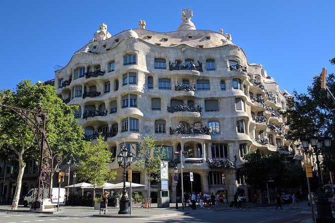Park Guell and Sagrada Familia, Gaudí's Masterpieces Private Tour - Guides who shape the experience