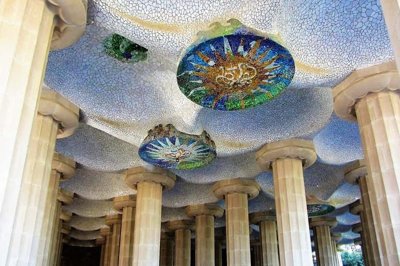 Park Güell: Guided Tour with Optional Gaudí Experience Entry - Gaudí’s natural forms and unusual construction
