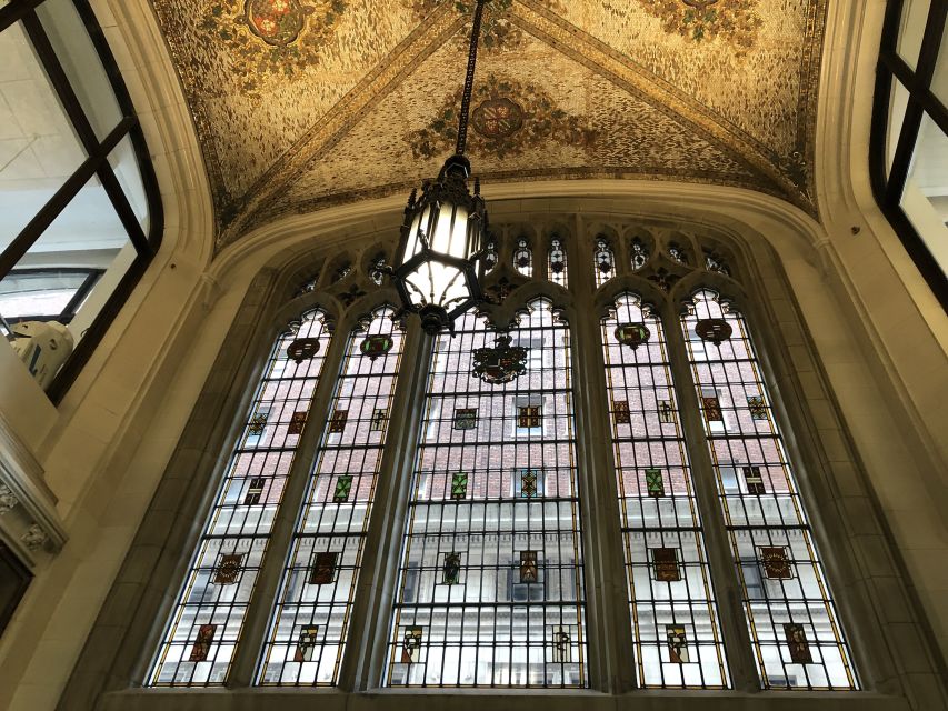 Pittsburgh: Best of the Burgh History and Architecture Tour - Public squares, art, and small streets
