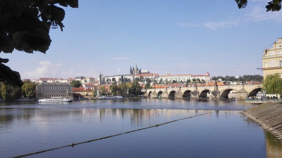 Prague 3-Hour Architectural Tour - Crossing Charles Bridge in a focused 30 minutes