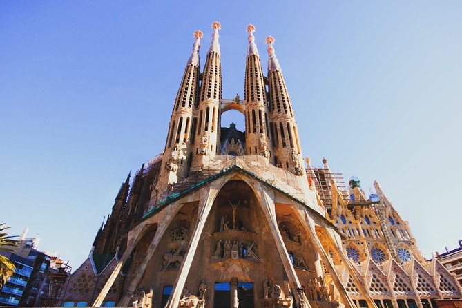 Private Barcelona Bike Tour, Gaudi's Art and Medieval Districts with Local Guide - Passeig de Gràcia and Gaudí’s famous façades