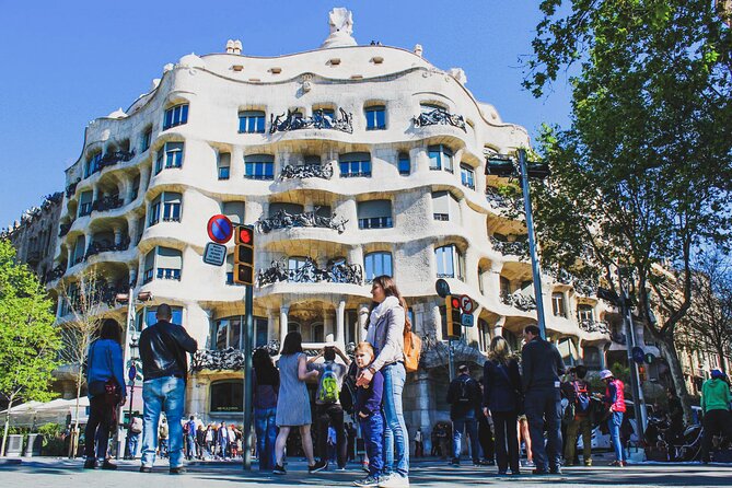 Private Barcelona Bike Tour, Gaudi's Art and Medieval Districts with Local Guide - La Rambla and the ride back