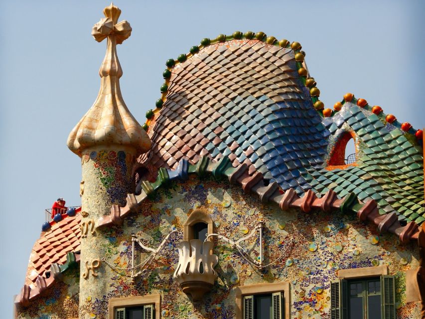 Private Barcelona Modernism and Gaudí Walking Tour - The guide makes or breaks the experience