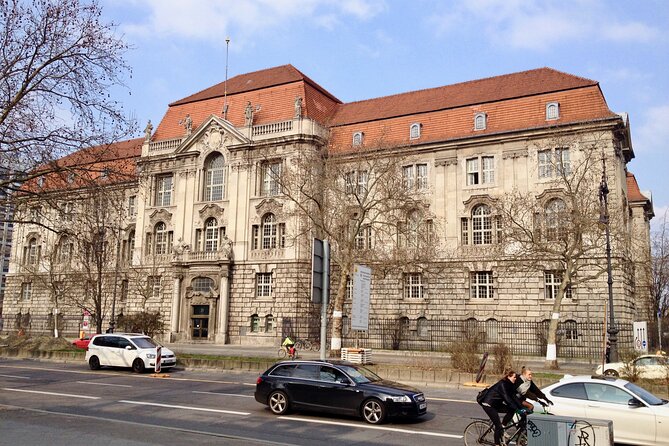 Private Taxi Tour City East & West History and Architecture 3-4h - Unter den Linden, the Brandenburg Gate, and Gendarmenmarkt
