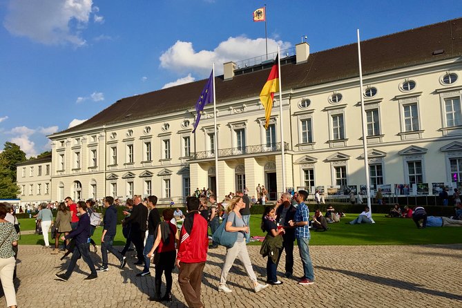 Private Taxi Tour City East & West History and Architecture 3-4h - Humboldt Forum, Alexanderplatz, and old Berlin