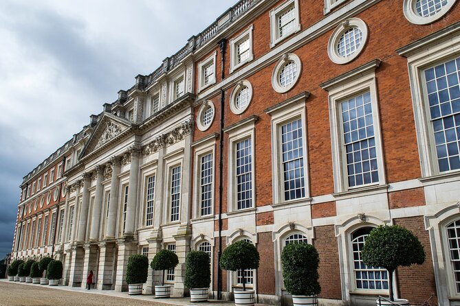 Private Tour of Hampton Court Palace with Award-Winning Architectural Historian - Practical planning for your palace visit