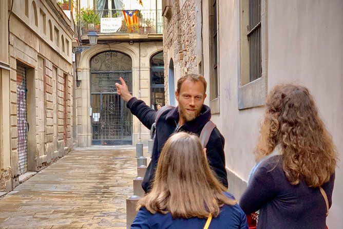 Ramblas, Old Town, Gothic and Gaudi Architecture Walking Tour - Casa Batlló and La Pedrera from the street