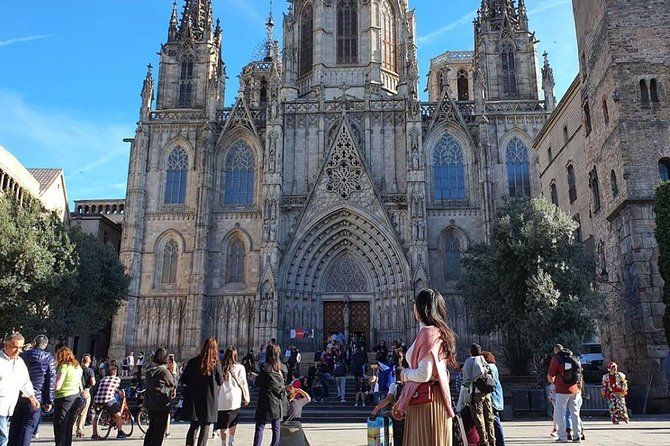 Ramblas, Old Town, Gothic and Gaudi Architecture Walking Tour - What the guides add to the experience
