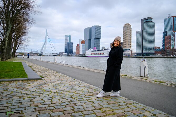 Rotterdam Walk: Hilights, Gems, Architecture & WWII | 2 or 3hrs - The Maritime District and its working boats
