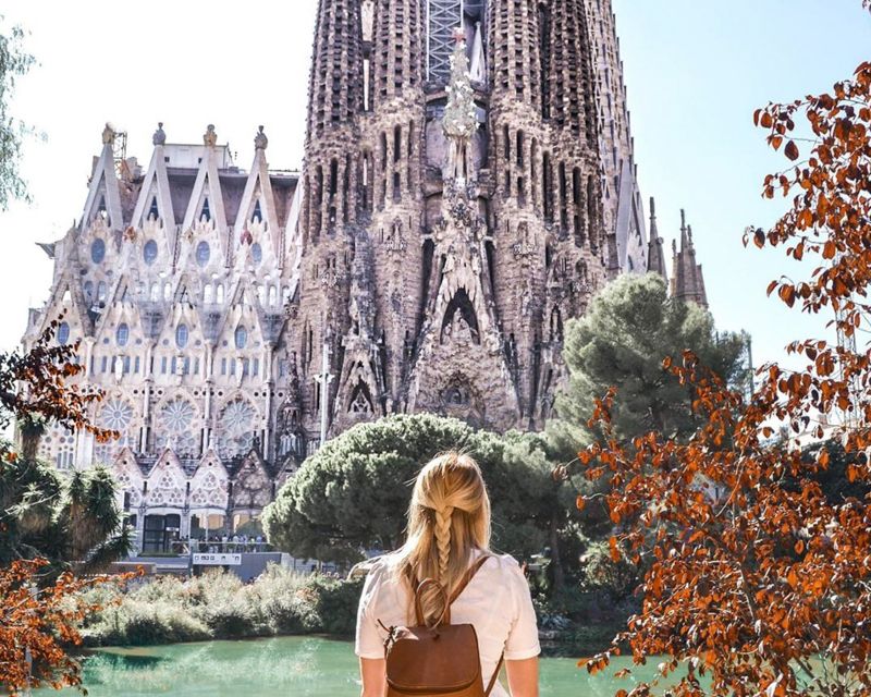 Sagrada Familia & Gaudi Guided Tour Private or Small Groups - The metro ride to the Sagrada Familia