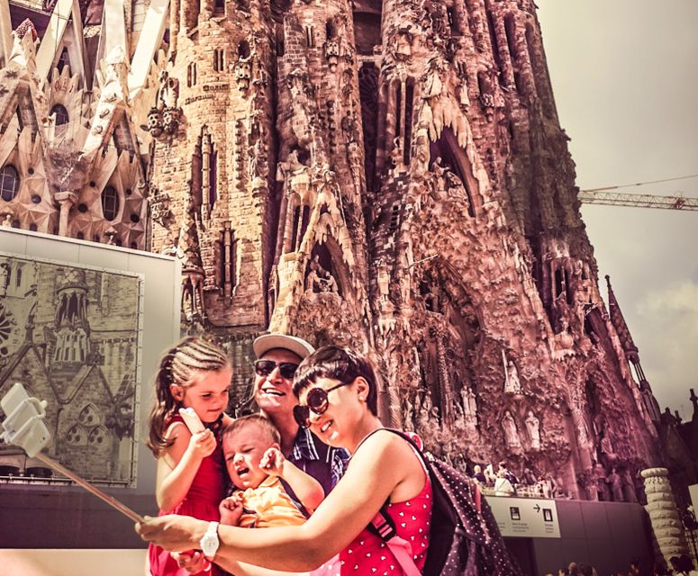 Sagrada Familia & Gaudi Guided Tour Private or Small Groups - Starting near the Ramblas and Plaça Reial