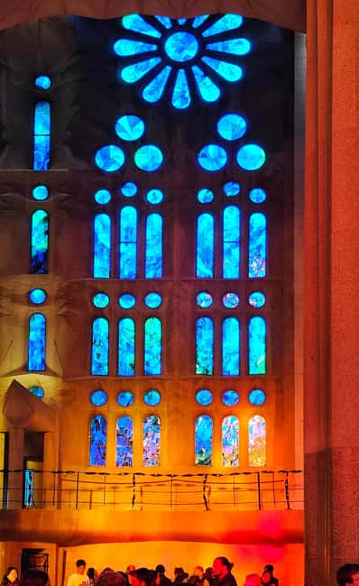 Sagrada Familia Private/Small Group Tour with an architect - Languages, timing, and practical comfort