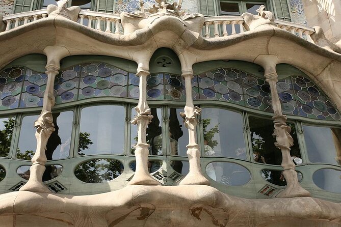 Sagrada Familia Private Tour - Unlock the mysteries of Gaudi - What the private format adds