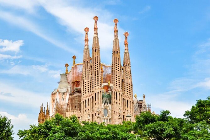 Sagrada Familia: Small Group Tour, hotel pick-up with Fast-Track - Key points to know before booking