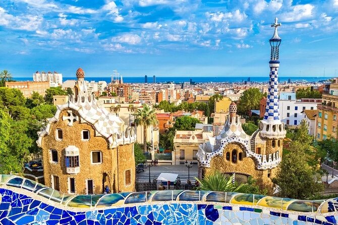 Sagrada Familia: Small Group Tour, hotel pick-up with Fast-Track - Inside the basilica: what your 60 minutes are for