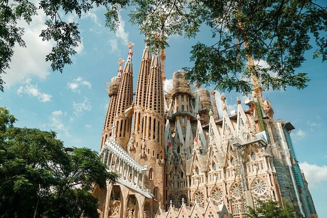 Sagrada Familia: Small Group Tour, hotel pick-up with Fast-Track - Timing, pace, and practical limits