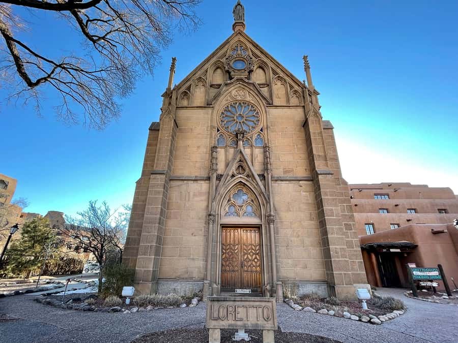 Santa Fe: Architectural Walking Tour & Wine Tasting - Key points at a glance