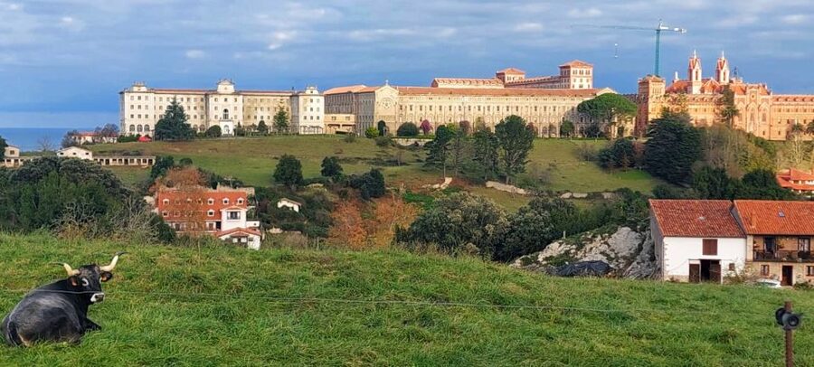 Santander: Comillas, Modernismo y Capricho de Gaudi - Who will enjoy this outing most?