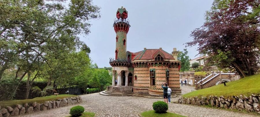 Santander: Comillas, Modernismo y Capricho de Gaudi - The minivan ride through Cantabria