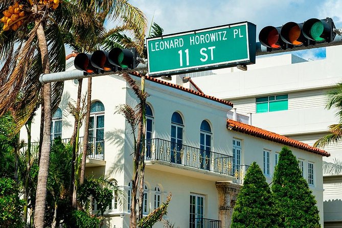 Self-Guided Audio Tour - Miami Art Deco - The walk’s strongest feature: control