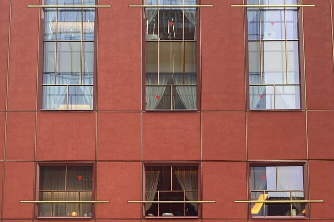 Small-Group Architecture Tour in Ginza, Tokyo - Nicolas G. Hayek Center and the appeal of entering