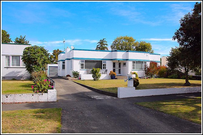Small group - Napier City & Art Deco Tour, 2 hours - Ahuriri shows a different side of the city